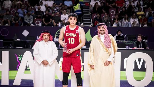 巧合之下入, 卖力, 男篮四号位