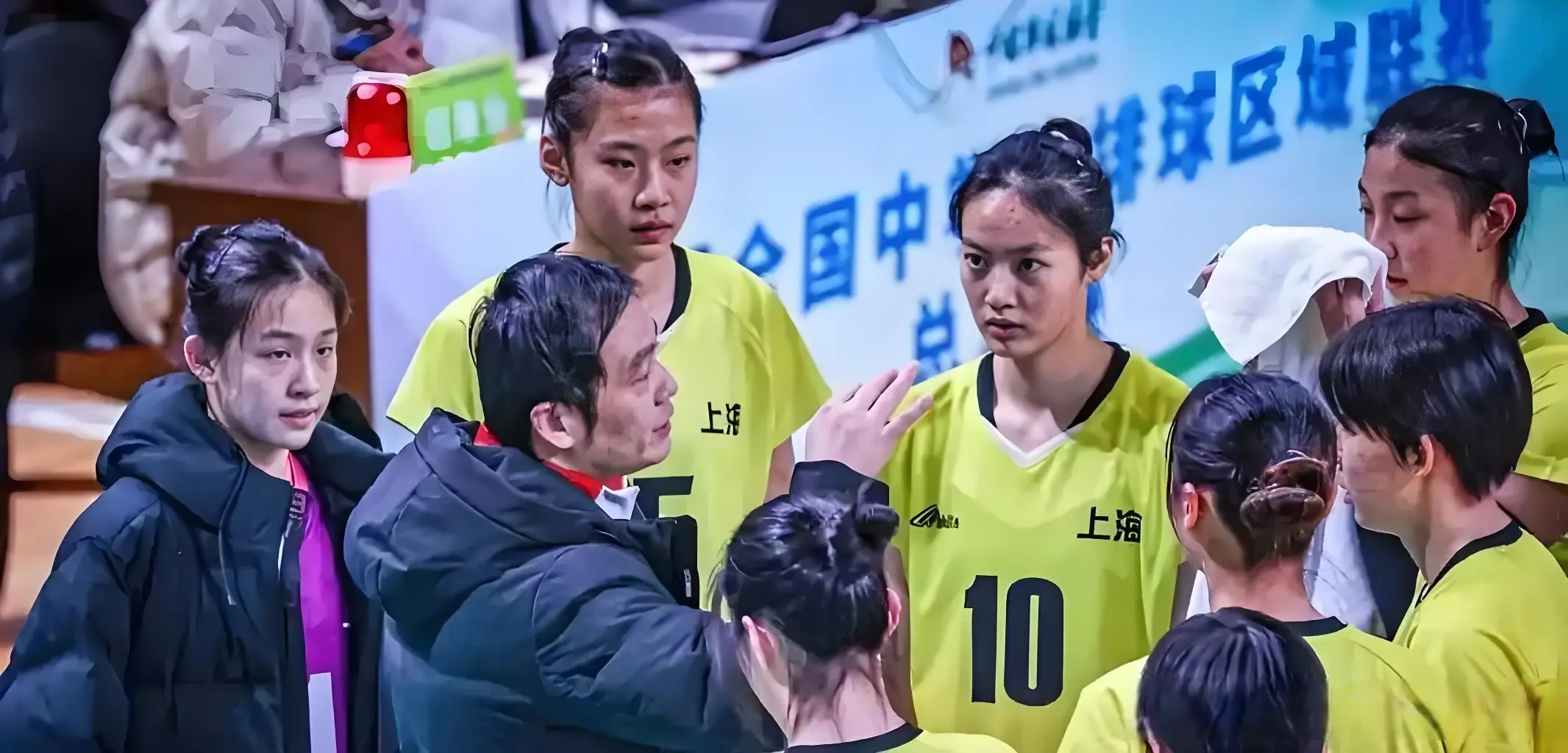 被打得溃不, 陈嘉豪不逊, img